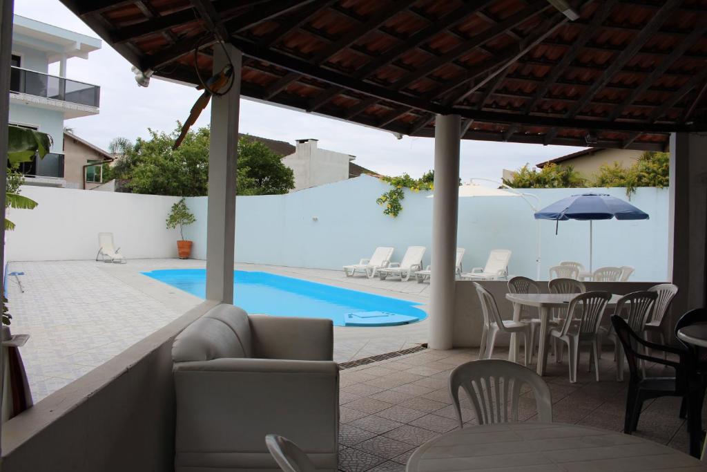  Apartamento com piscina perto da praia