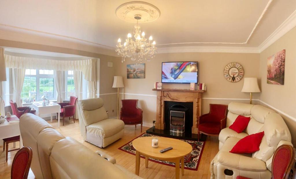 TV a/nebo společenská místnost v ubytování Rockfield Manor B&B, Knock