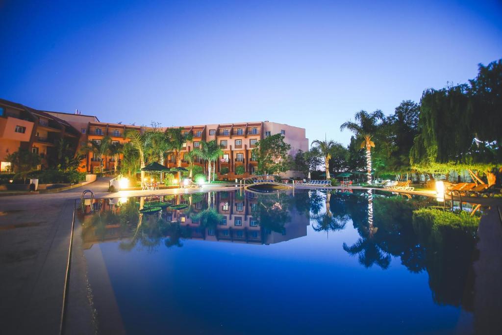 Bazén v ubytování Hotel Menzeh Dalia nebo v jeho okolí