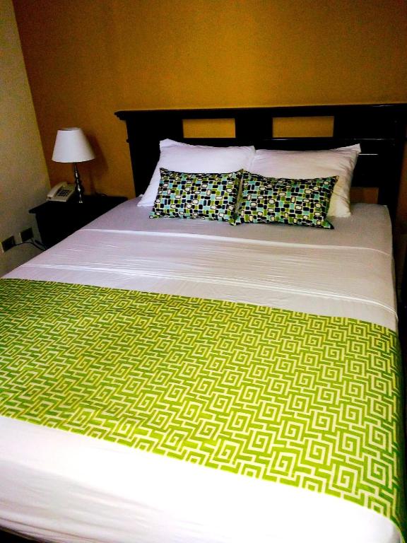Postel nebo postele na pokoji v ubytování Hotel Residencial Cervantes