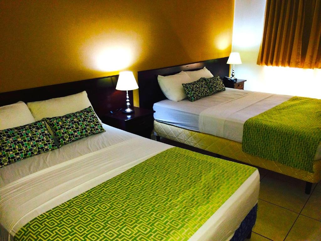 Postel nebo postele na pokoji v ubytování Hotel Residencial Cervantes