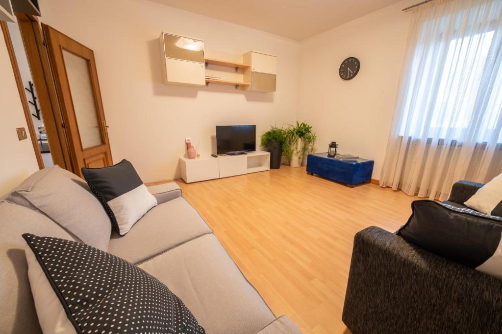 TV a/nebo společenská místnost v ubytování SEVEN ALDO FLAT