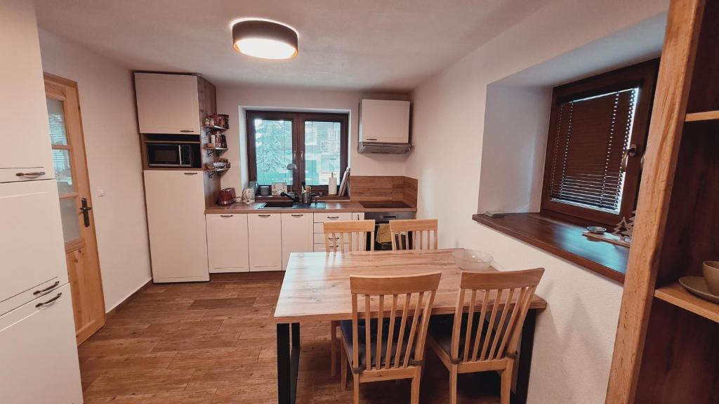 Kuchyňa alebo kuchynka v ubytovaní Villa Korálka