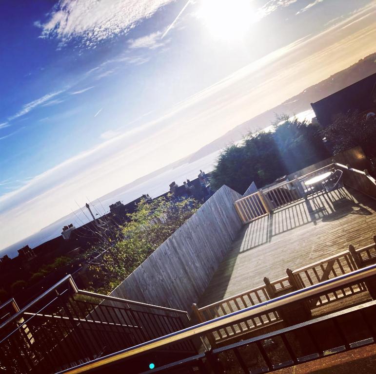 Seabourne Scarborough Beautiful 4th floor Penthouse with amazing Coastal & Lighthouse view - Two-Bedroom Apartment WITH Hottub