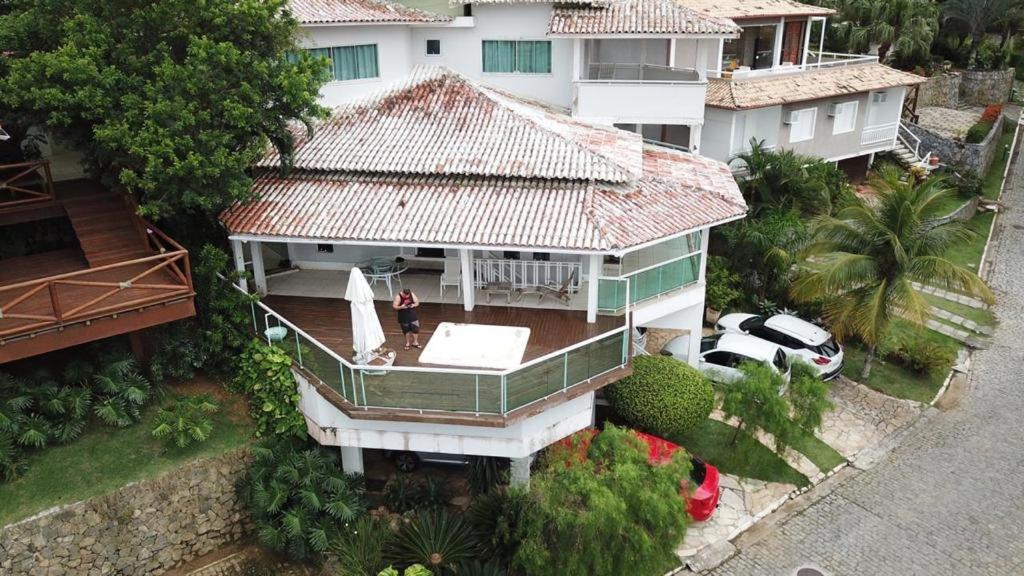  Casa com 5 suítes Cond no canto esquerdo Geribá