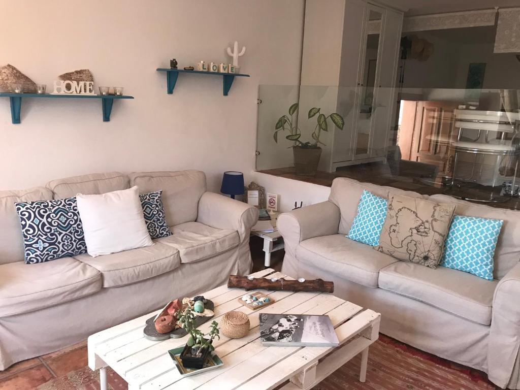 a living room with two couches and a coffee table at Loft La petite in Guatiza