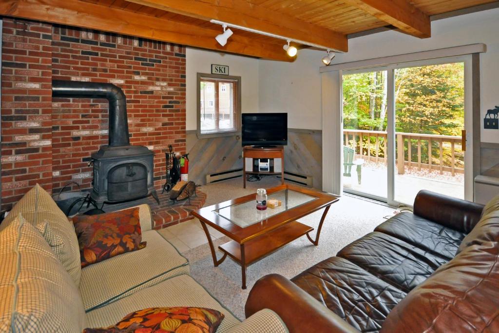 37 Crawford Hills Townhouse, Bartlett (updated prices 2024)