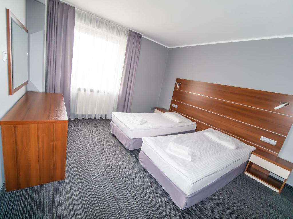 Postel nebo postele na pokoji v ubytování Hotel Tychy