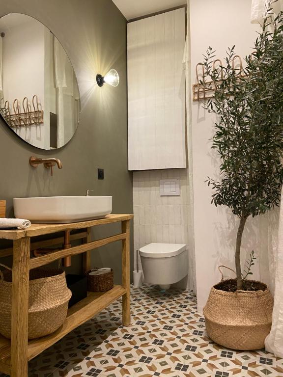 a bathroom with a sink and a potted plant at Appartement Casadilonda - Casadibastia - Vue mer Citadelle in Bastia