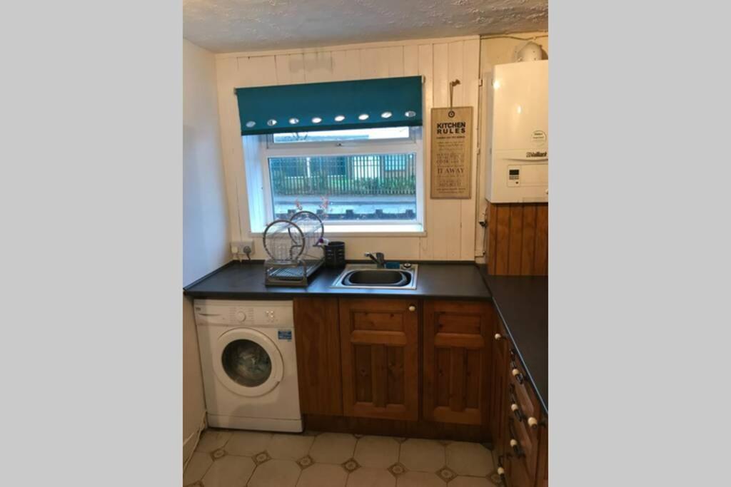 Cosy 3 bed flat - 6 mins to Liberty Stadium!