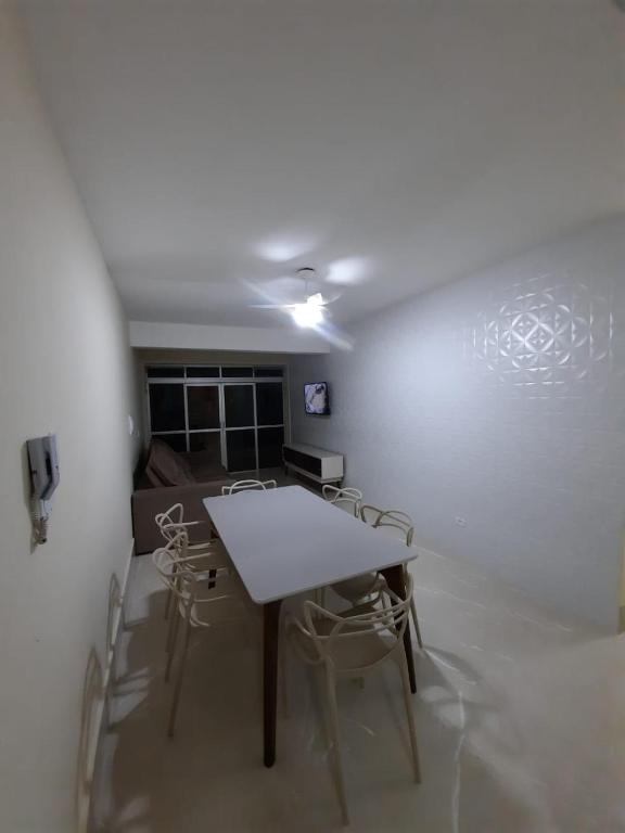  Apartamento Caiobá 200m da praia