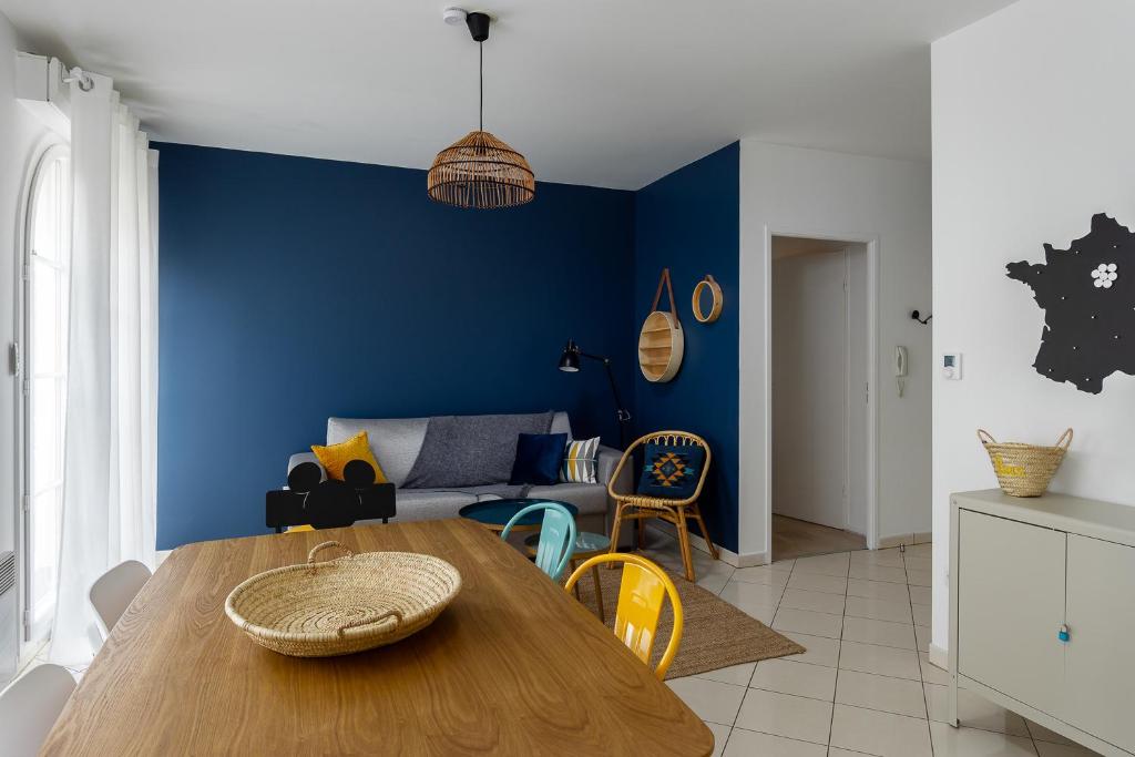 Apartment 2 Bedroomed Near Disneyland Paris with Garden Parking at Serris - Квартира с двумя спальнями