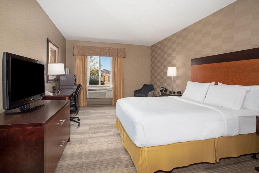 Holiday Inn Express Hotel & Suites Littleton by IHG photo