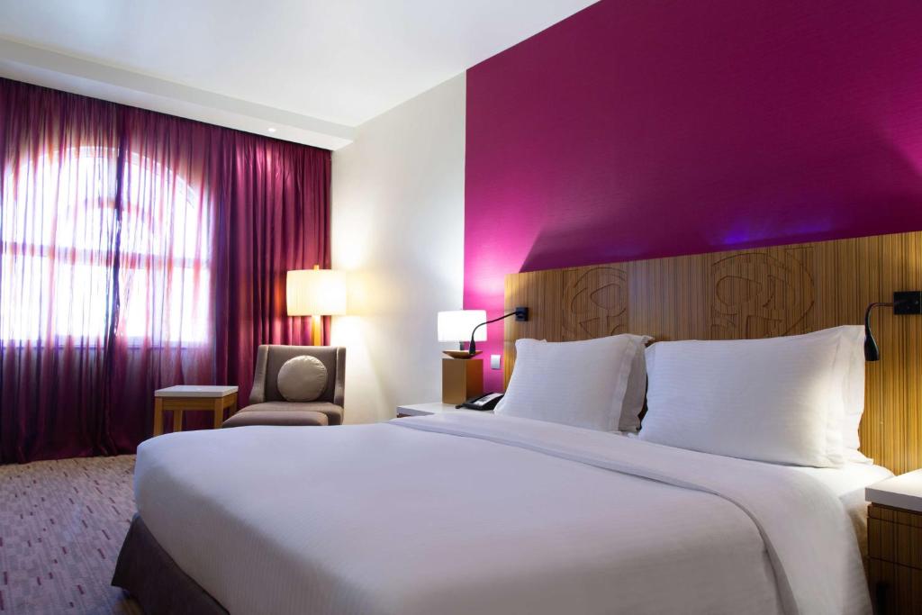 Letto o letti in una camera di Radisson Blu Hotel, Muscat