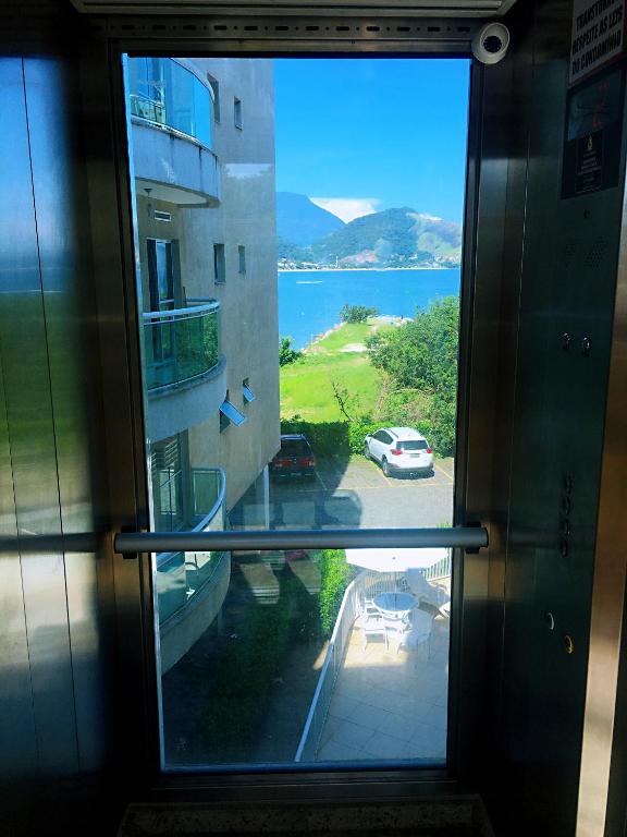  Apartamento com vista pro mar e acesso privativo à praia!