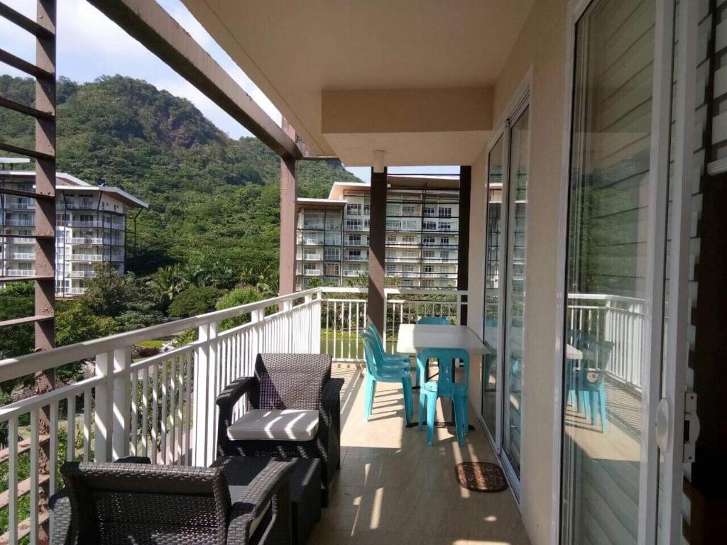 Balkón nebo terasa v ubytování Creys Condo 2 at Pico de Loro Cove