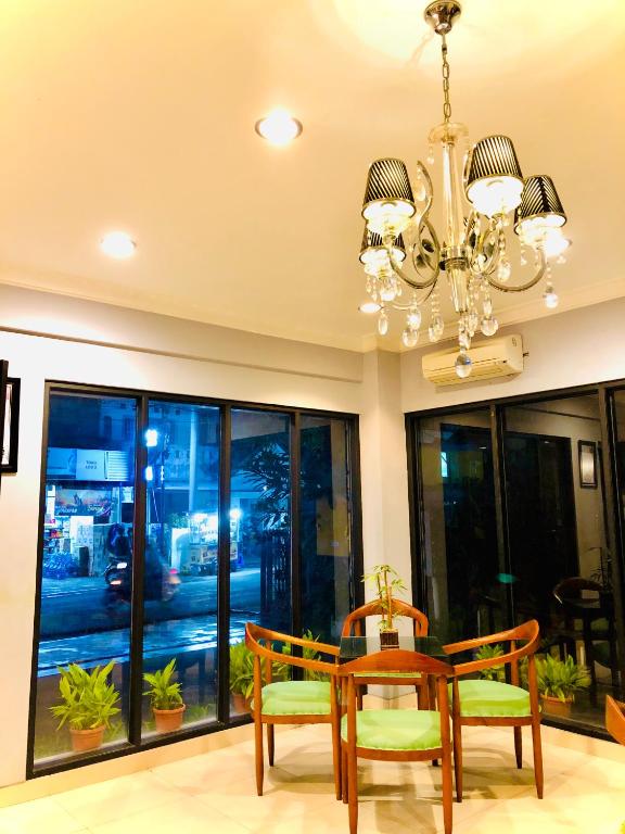 Posezení v ubytování Votel Viure Hotel Jogjakarta