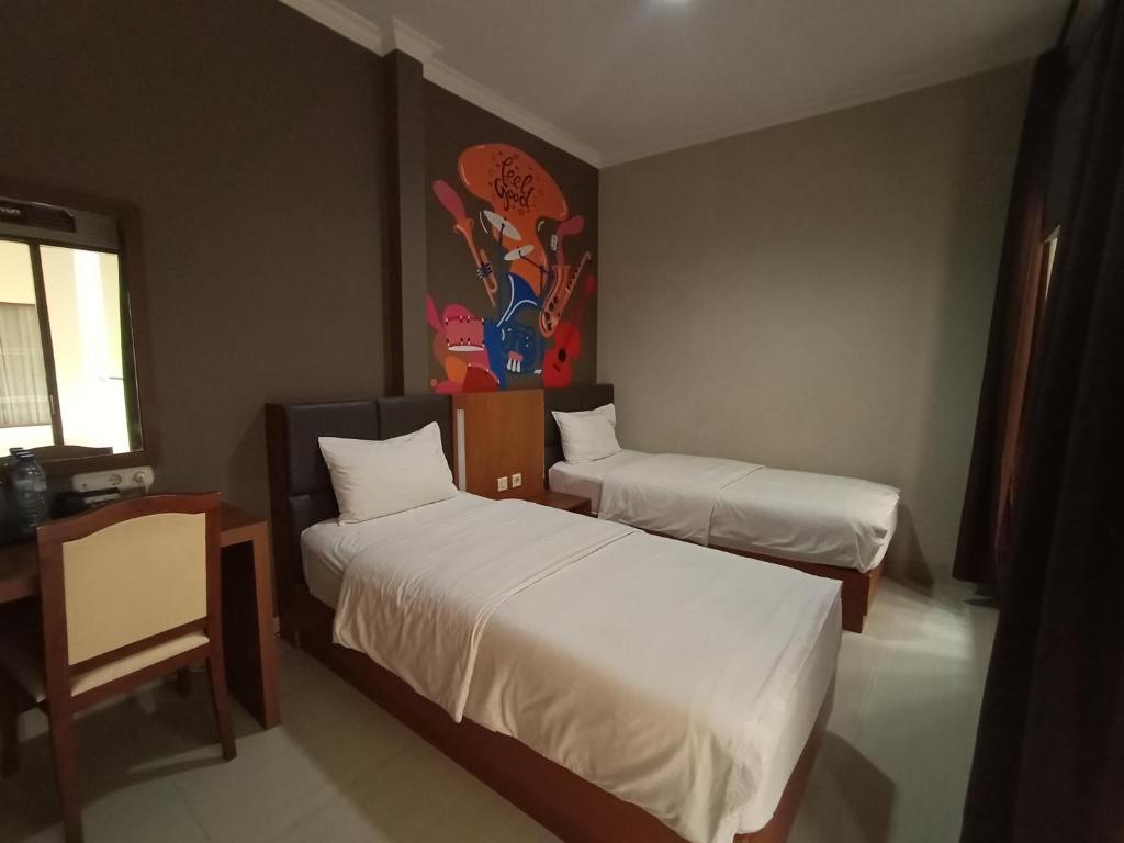 Postel nebo postele na pokoji v ubytování Votel Viure Hotel Jogjakarta