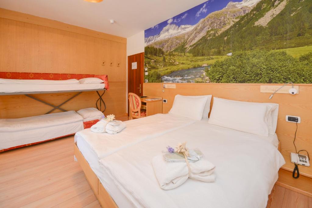 Postel nebo postele na pokoji v ubytování Hotel Corona