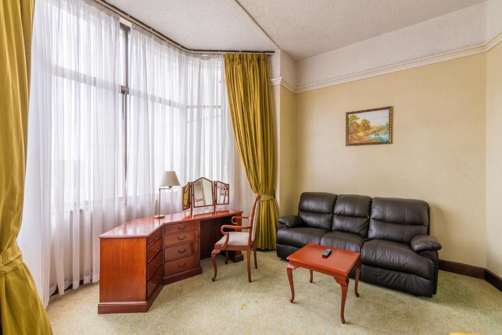 Posezení v ubytování Nairobi Safari Club by Swiss-Belhotel