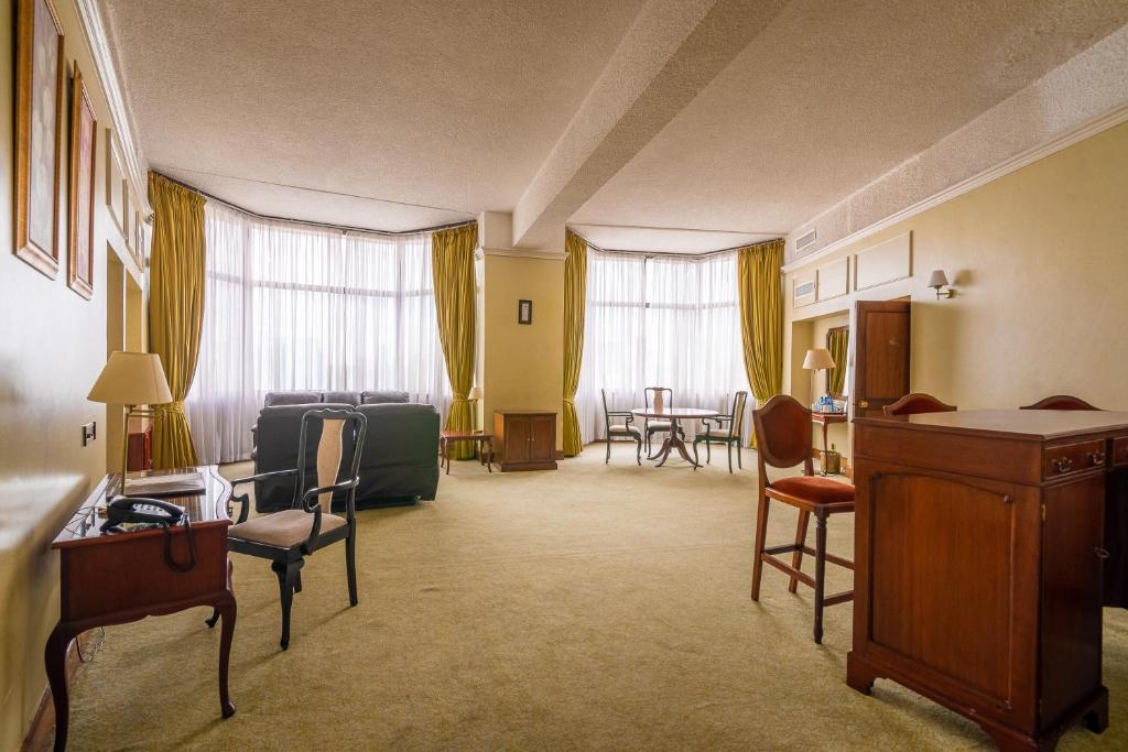 Posezení v ubytování Nairobi Safari Club by Swiss-Belhotel
