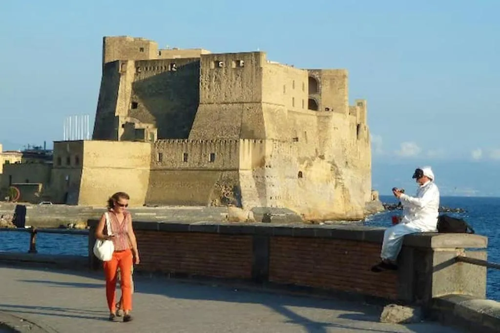 Apartment with 2 bedrooms in Napoli with WiFi, Napoli, Italia