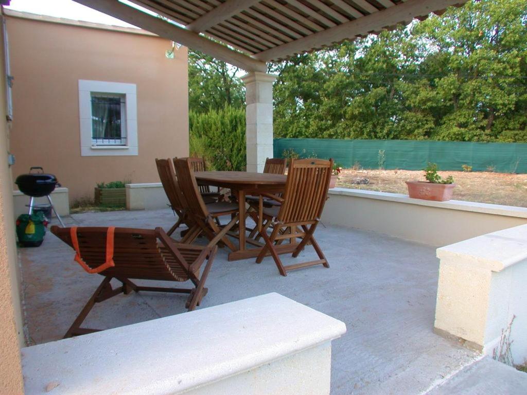 Balkón nebo terasa v ubytování Villa confortable avec piscine privée à Saint-Saturnin-lès-Apt