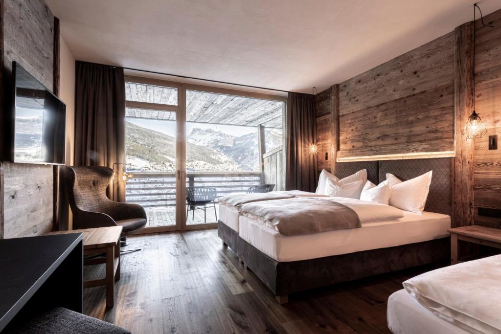 Postel nebo postele na pokoji v ubytování Hotel Niblea Dolomites