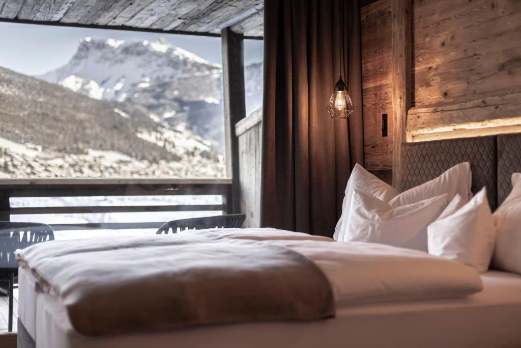 Postel nebo postele na pokoji v ubytování Hotel Niblea Dolomites