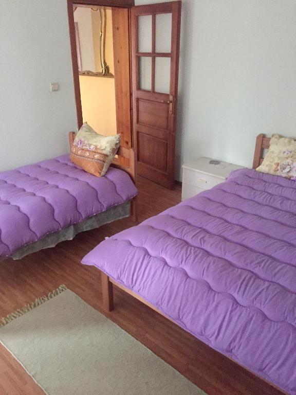 Letto o letti in una camera di 4 bedrooms house with enclosed garden and wifi at Vozuca
