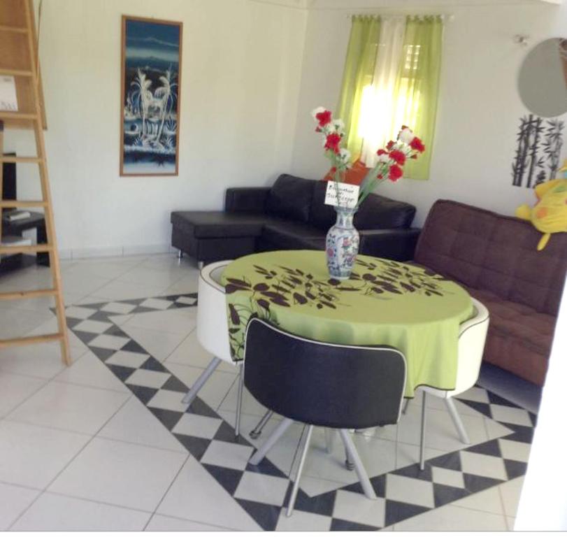 Gallery image of Appartement de 2 chambres avec jardin clos et wifi a Le Moule a 3 km de la plage in Le Moule