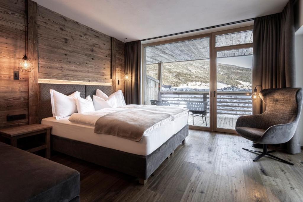 Postel nebo postele na pokoji v ubytování Hotel Niblea Dolomites