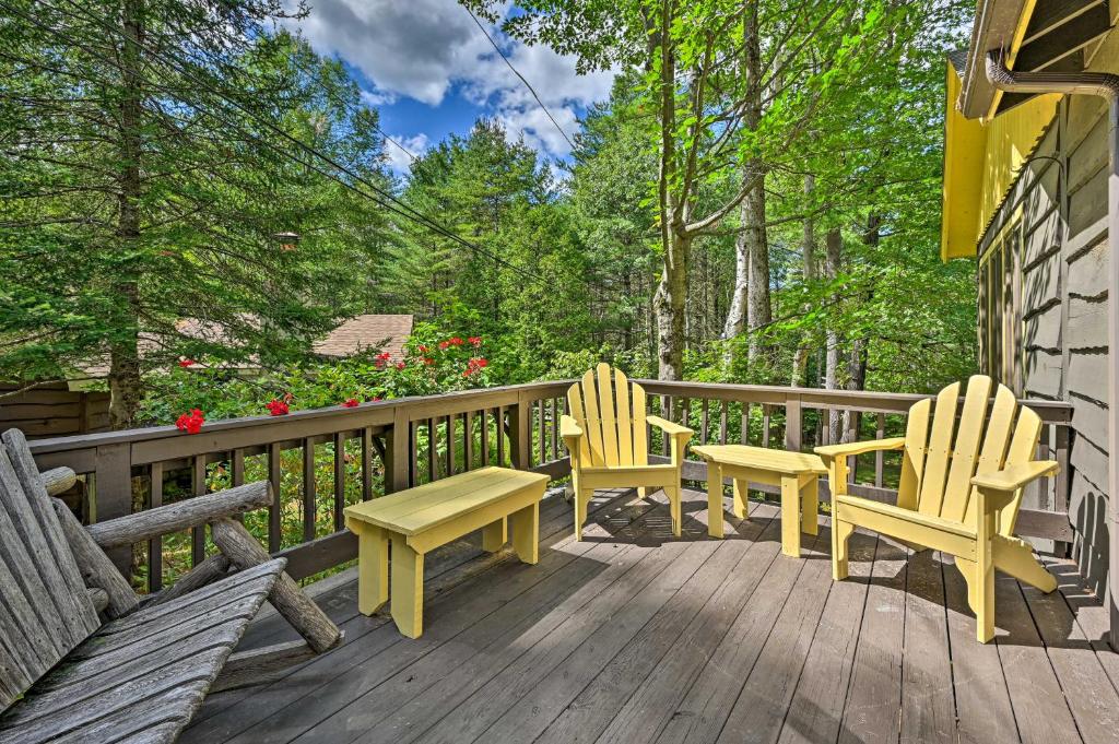 Vakantiehuis Cozy ADK Cabin with Porch Walk to Schroon Lake! (VS
