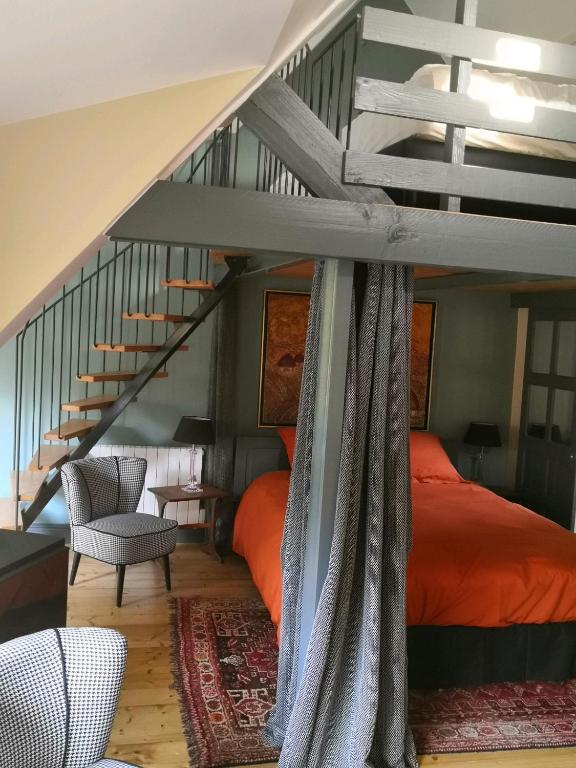 Postel nebo postele na pokoji v ubytování Chambres d'Hôtes Le Petit Sully
