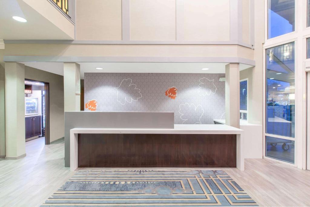 Hawthorn Suites by Wyndham Livermore photo
