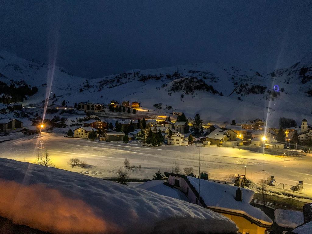 Ferienwohnung in den Bergen mit grosser Terrasse under vintern