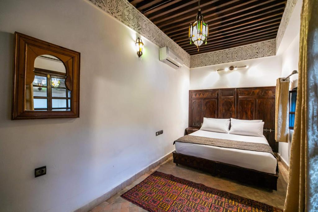 Postel nebo postele na pokoji v ubytování Riad Fes Aicha