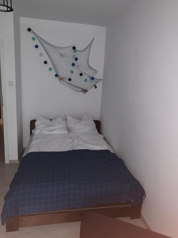 Posteľ alebo postele v izbe v ubytovaní Apartament Admiralski