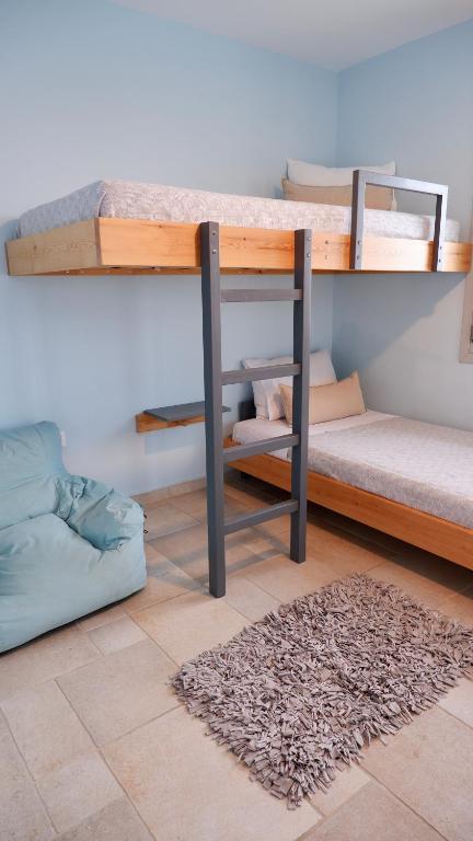 Postel nebo postele na pokoji v ubytování Tetrapolis Keos
