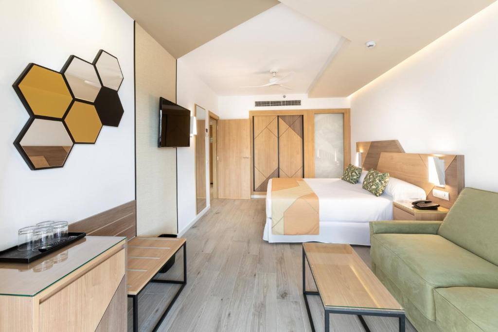 TV a/nebo společenská místnost v ubytování Hotel Riu Buenavista - All Inclusive