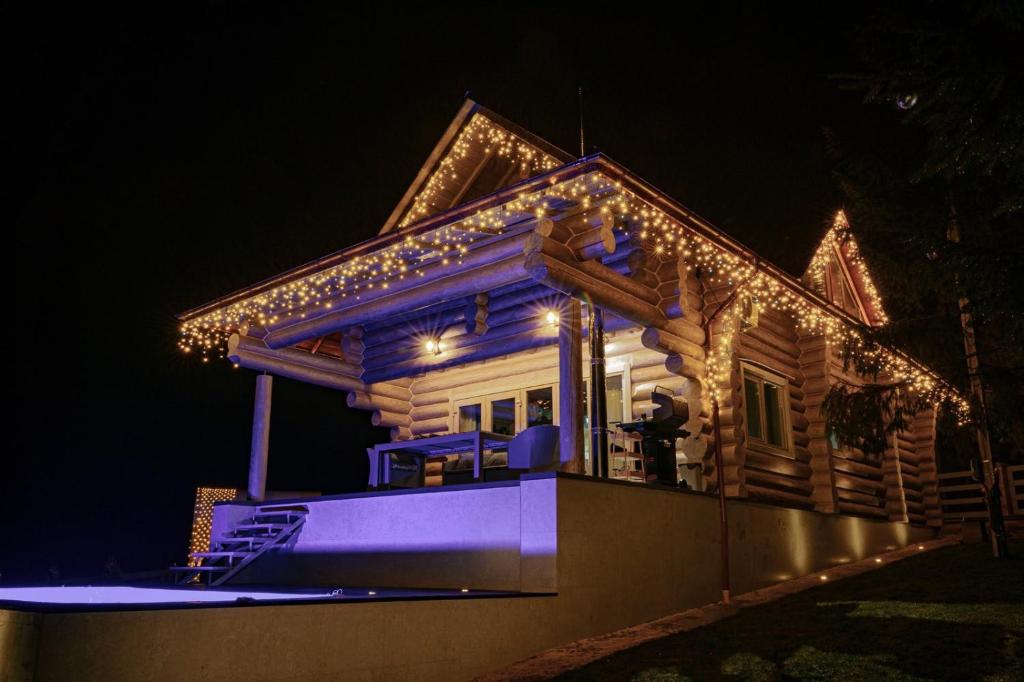 a house decorated with christmas lights at night at "Шале Олень" in Yablunytsya
