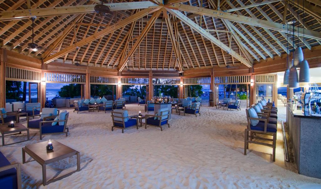 Restaurace v ubytování Mirihi Island Resort