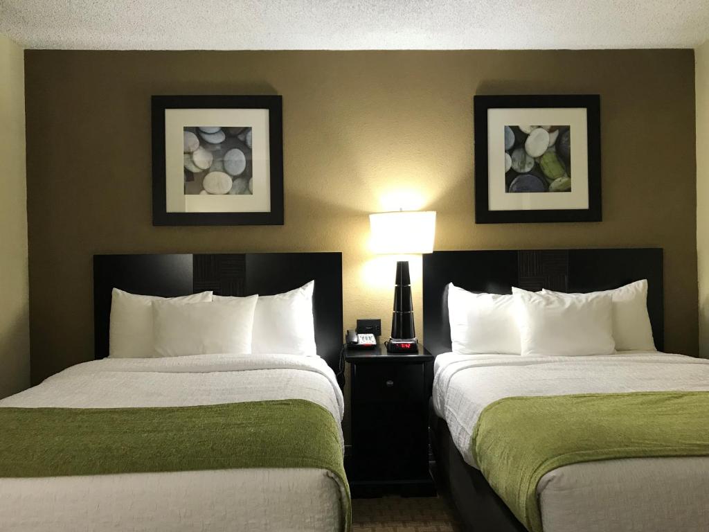 Postel nebo postele na pokoji v ubytování NavajoLand Hotel