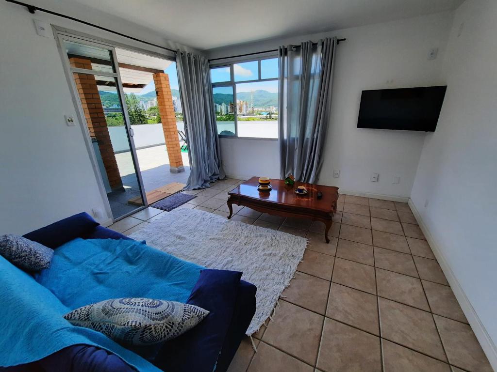  Cobertura com Ótima Vista e Localização em Floripa