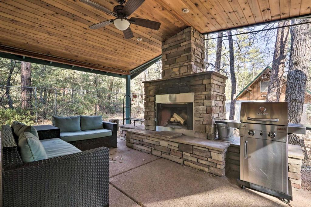 Ferienhaus Pine House on Wooded Lot with Covered Patio and Deck! (USA