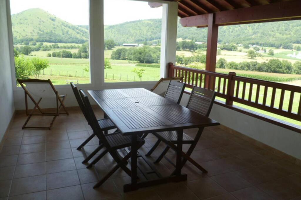 Nespecifikovaný výhled na hory nebo výhled na hory při pohledu z apartmánu