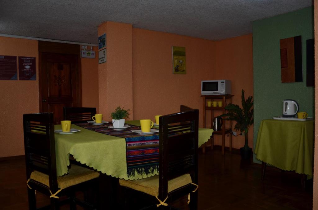 TV a/nebo společenská místnost v ubytování La Estación Hostal
