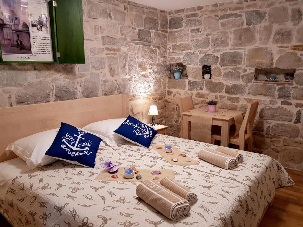 Villa Nautica Stone House - 18