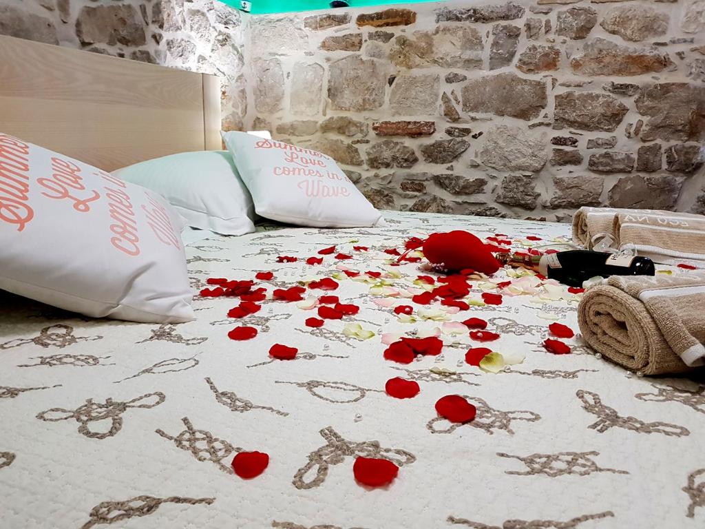 Villa Nautica Stone House - 17