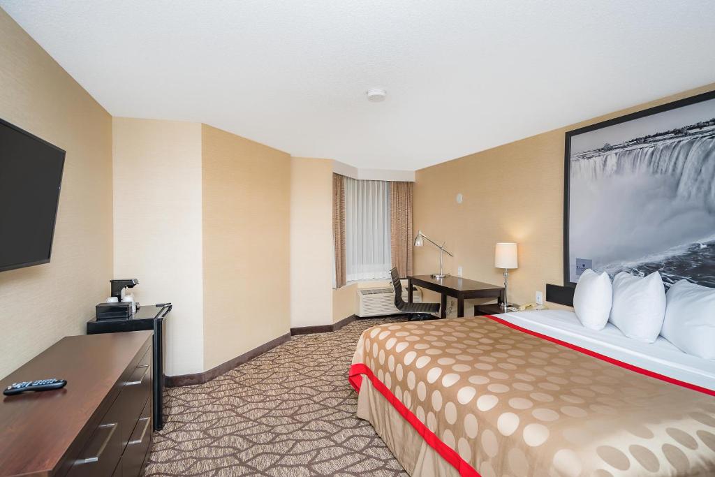Ramada By Wyndham Niagara Falls near the Falls - Resim 42